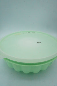 Tupperware Mid-Century Large Green Jell-O/Dessert/Cake Mold Container with Lid - ohiohippiessmokeshop.com