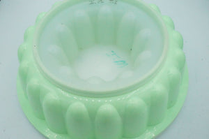 Tupperware Mid-Century Large Green Jell-O/Dessert/Cake Mold Container with Lid - ohiohippiessmokeshop.com