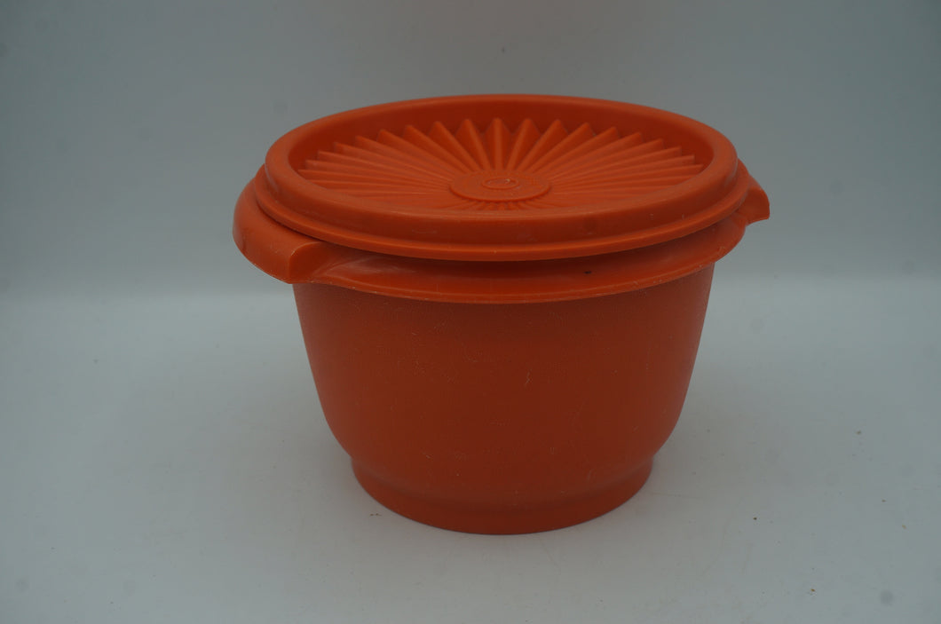 4.5x3.5in vintage Tupperware bowl- ohiohippies.com