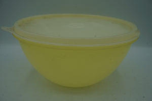 4x3.5in vintage Tupperware bowl- ohiohippies.com