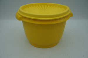 4.5x3.5in vintage Tupperware bowl- ohiohippies.com