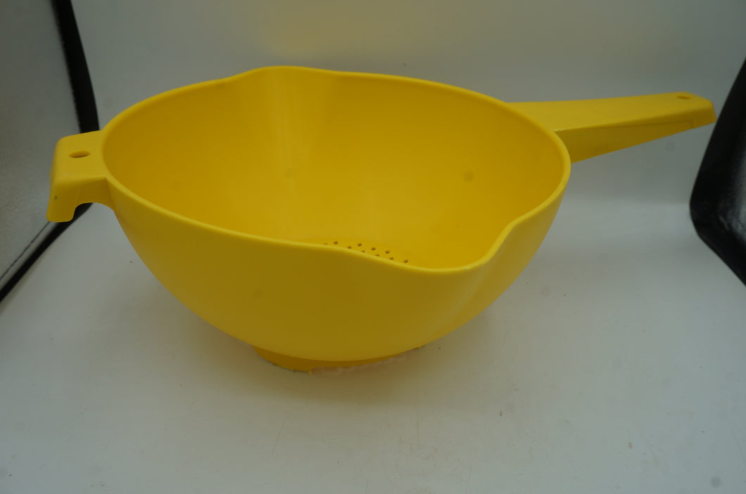 mid-century Tupperware strainer- ohiohippies.com