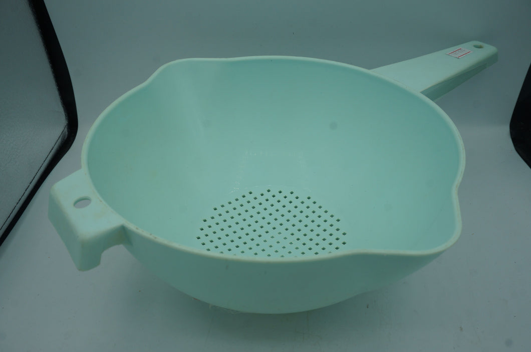 mid-century Tupperware strainer- ohiohippies.com