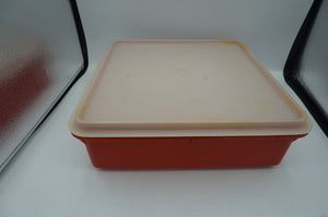 mid-century Tupperware container- ohiohippies.com