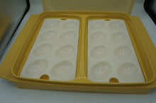 Load image into Gallery viewer, vintage Tupperware devilled egg holder- ohiohippies.com
