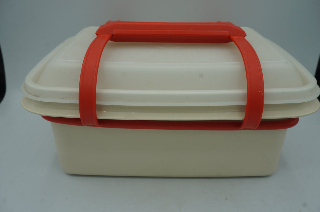 vintage Tupperware lunch box- ohiohippies.com