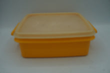 Load image into Gallery viewer, vintage Tupperware container- ohiohippies.com
