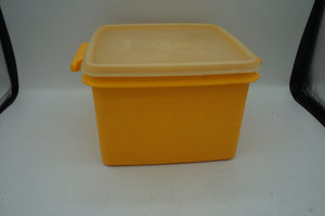 vintage Tupperware container- ohiohippies.com