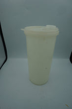 Load image into Gallery viewer, vintage Tupperware container- ohiohippies.com
