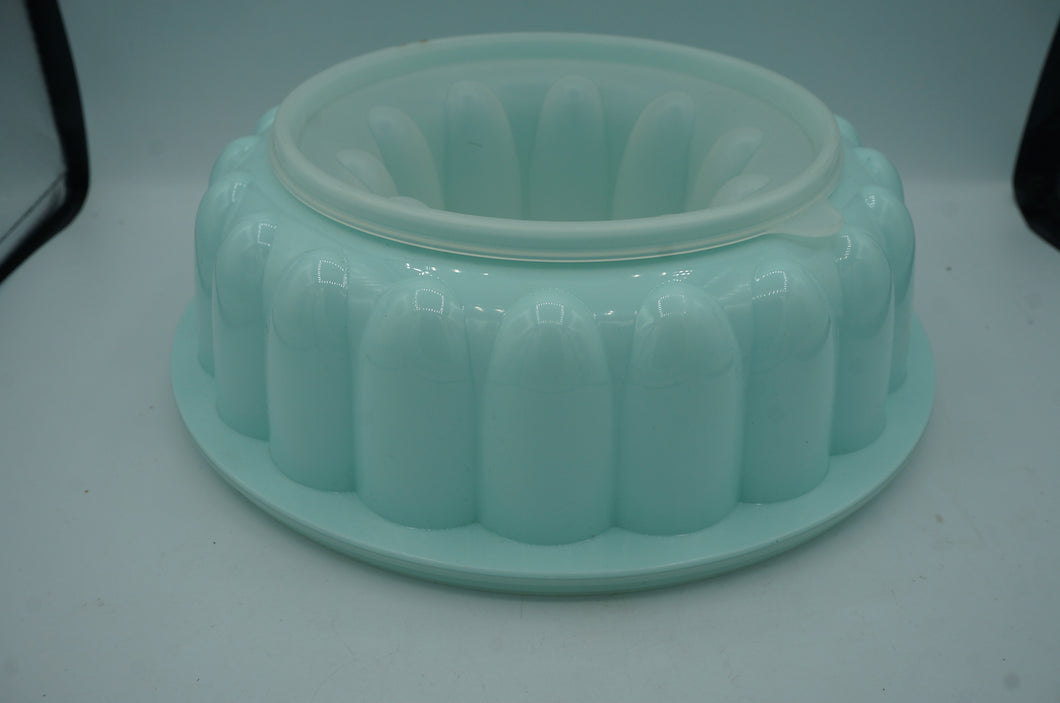 vintage Tupperware jello container- ohiohippies.com