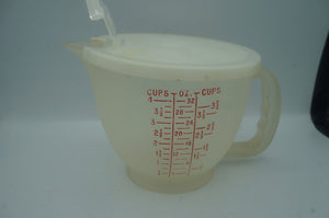 vintage Tupperware measuring bowl- ohiohippies.com