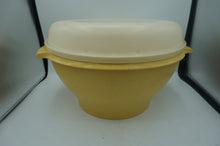 Load image into Gallery viewer, large vintage Tupperware bowl- ohiohippies.com
