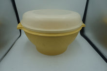 Load image into Gallery viewer, large vintage Tupperware bowl- ohiohippies.com
