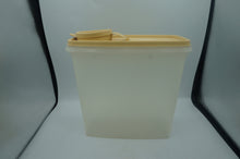 Load image into Gallery viewer, vintage Tupperware container- ohiohippies.com
