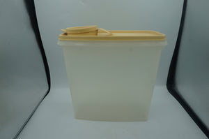 vintage Tupperware container- ohiohippies.com