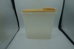 vintage Tupperware container- ohiohippies.com