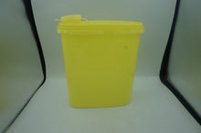 Load image into Gallery viewer, vintage Tupperware lemonade pitcher- ohiohippies.com
