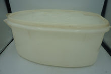 Load image into Gallery viewer, large vintage Tupperware container- ohiohippies.com
