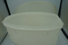 Load image into Gallery viewer, large vintage Tupperware container- ohiohippies.com
