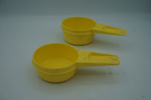 Load image into Gallery viewer, vintage Tupperware measuring cups- ohiohippies.com
