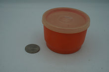 Load image into Gallery viewer, small vintage Tupperware container- ohiohippies.com
