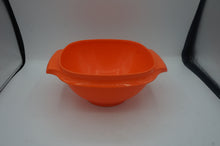 Load image into Gallery viewer, vintage Tupperware bowl- ohiohippies.com
