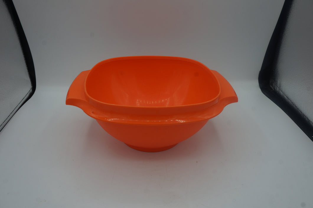 vintage Tupperware bowl- ohiohippies.com