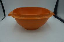 Load image into Gallery viewer, vintage Tupperware bowl- ohiohippies.com
