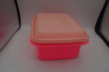 Load image into Gallery viewer, vintage Tupperware container- ohiohippies.com
