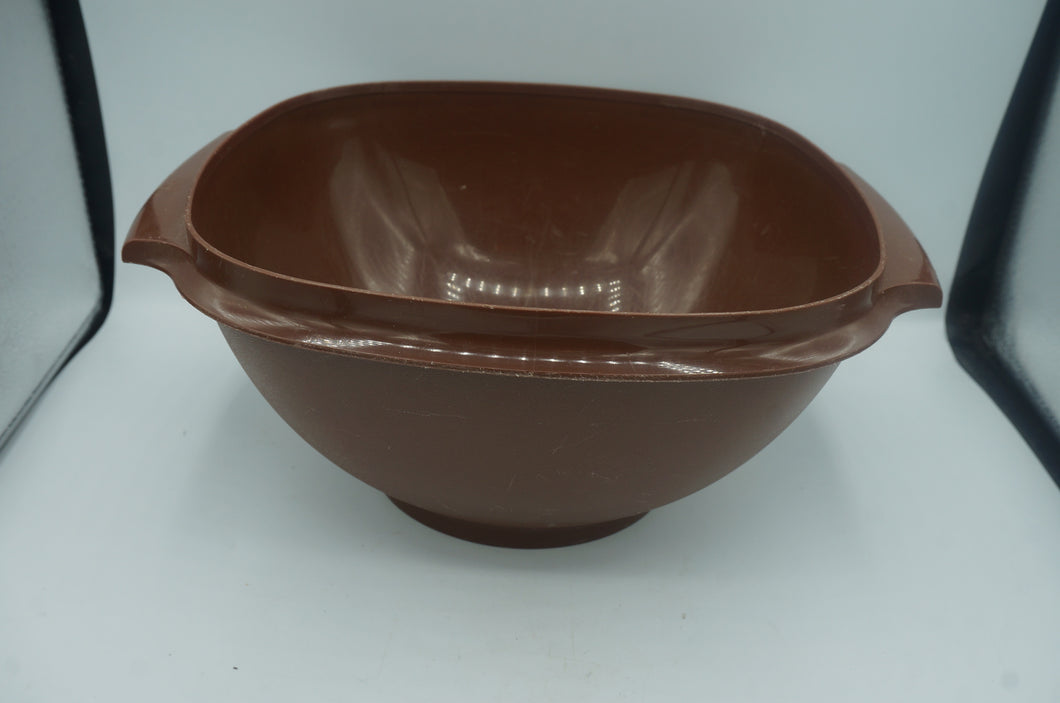 large vintage Tupperware bowl- ohiohippies.com