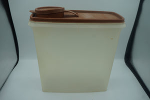 vintage Tupperware container- ohiohippies.com