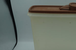 vintage Tupperware container- ohiohippies.com