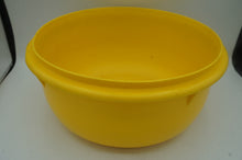 Load image into Gallery viewer, vintage Tupperware bowl- ohiohippies.com
