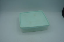 Load image into Gallery viewer, vintage Tupperware container- ohiohippies.com
