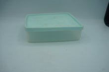 Load image into Gallery viewer, vintage Tupperware container- ohiohippies.com
