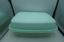 Load image into Gallery viewer, vintage Tupperware container- ohiohippies.com
