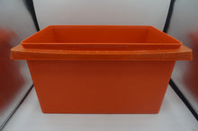 Load image into Gallery viewer, vintage Tupperware container- ohiohippies.com
