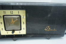Load image into Gallery viewer, Vintage Radio - Caliculturesmokeshop.com

