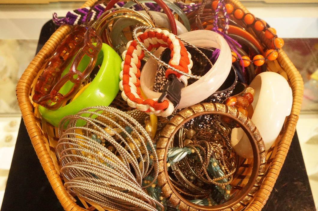 Assortment-of-Metal-Plastic-Bracelet